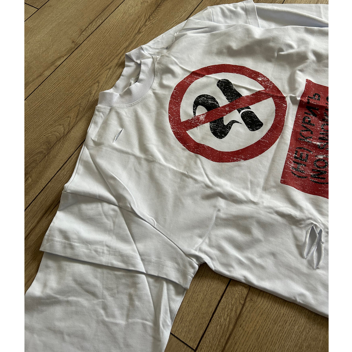 DISTRESSED WHITE LONG-SLEEVE "NO SMOKING"